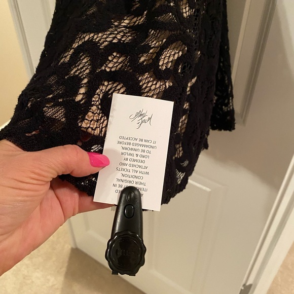 Black lace dress - Picture 7 of 11